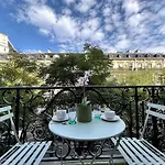 Charme Et Volupte A Republique