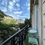 Charme Et Volupte A Republique