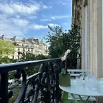 Charme Et Volupte A Republique